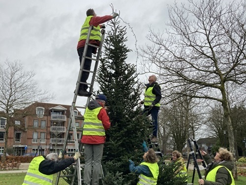Acrobatische kerstboom-act